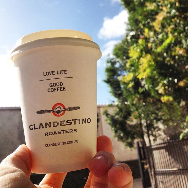 Das Foto wurde bei Clandestino Roasters Specialty Coffee von Jaxon am 9/24/2014 aufgenommen