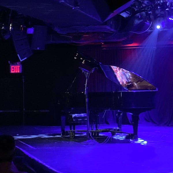 Photo taken at Le Poisson Rouge by Kenneth L. on 8/27/2019