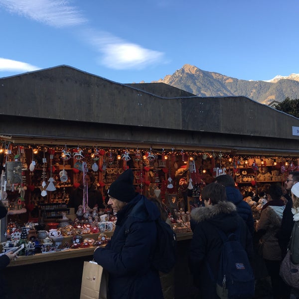 12/10/2016 tarihinde Sinem 🍇 B.ziyaretçi tarafından Weihnachtsmarkt Meran / Mercatino di Natale Merano'de çekilen fotoğraf