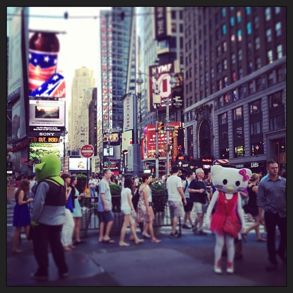 7/15/2013にToru H.がSolstice In Times Squareで撮った写真