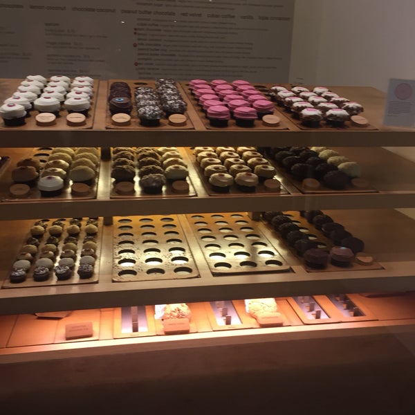 Photo taken at Sprinkles Newport Beach Cupcakes by Sam S. on 2/24/2017