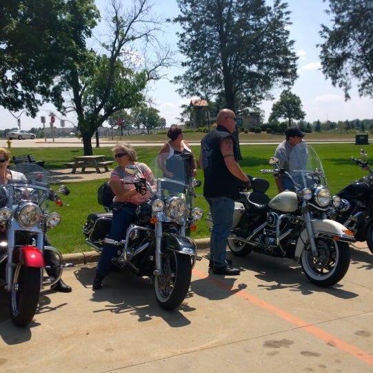 8/9/2014 tarihinde Cara R.ziyaretçi tarafından Wisconsin Harley-Davidson'de çekilen fotoğraf