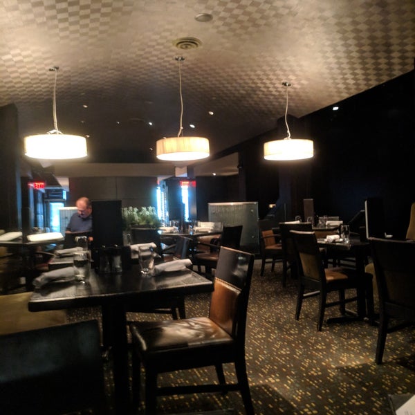 Photo prise au The Keg Steakhouse + Bar - 4th Ave par Calin D. le6/6/2018