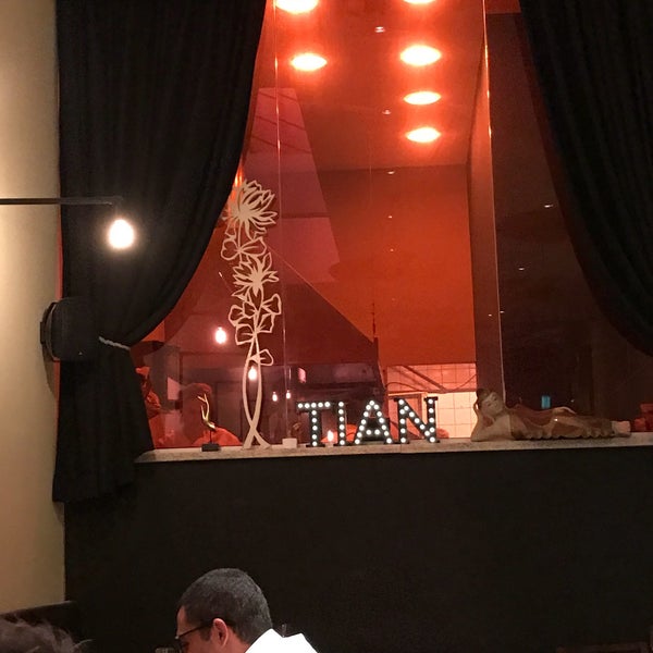 Das Foto wurde bei Tian Restaurante von Marcelo am 11/30/2016 aufgenommen