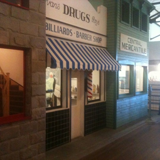Foto diambil di Kingman Visitor Center oleh Judy R. pada 10/30/2012