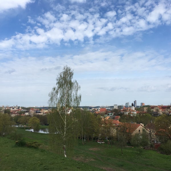 Foto diambil di Subačiaus apžvalgos aikštelė | Subačiaus Viewpoint oleh Mikhail Z. pada 5/8/2017