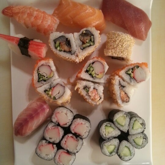 9/28/2012 tarihinde Nafi Ü.ziyaretçi tarafından Mai-Ling Chinese &amp; Sushi'de çekilen fotoğraf