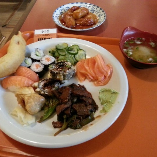 Photo taken at Restaurante Irori | 囲炉裏 by Daniel d. on 1/12/2013