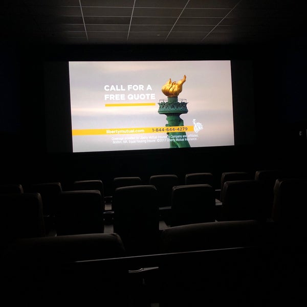 Photo taken at Studio Movie Grill Arlington Lincoln Square by Brian F. on 6/7/2018