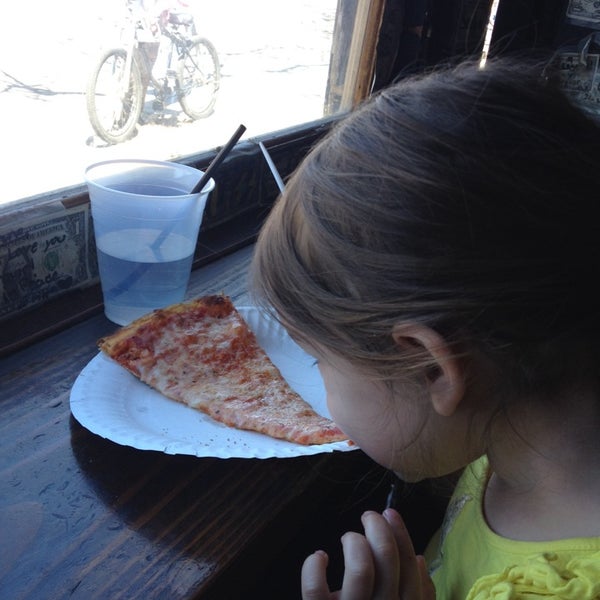 Снимок сделан в Hoboken Pizza &amp; Beer Joint пользователем Rick M. 3/30/2014
