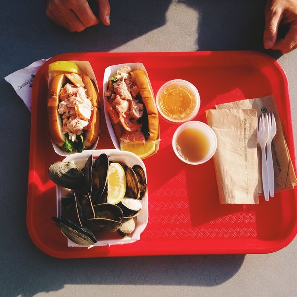 Снимок сделан в Carrier&#39;s Mainely Lobster пользователем Sarah 6/16/2015