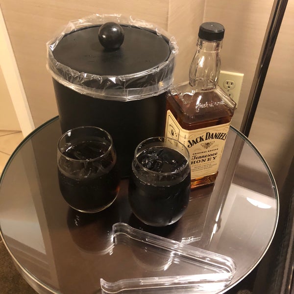 Foto diambil di Hamilton Hotel Washington DC oleh Anna pada 11/3/2018