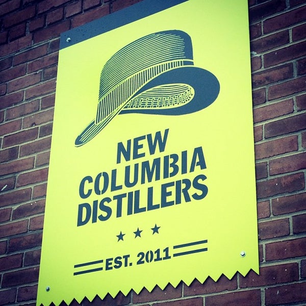 2/23/2013 tarihinde Nicole N.ziyaretçi tarafından New Columbia Distillers'de çekilen fotoğraf
