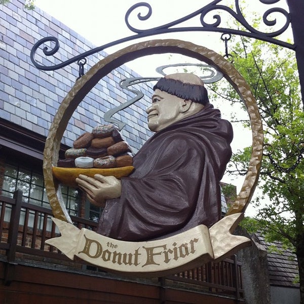 รูปภาพถ่ายที่ Donut Friar โดย Jonathan B. เมื่อ 9/14/2012