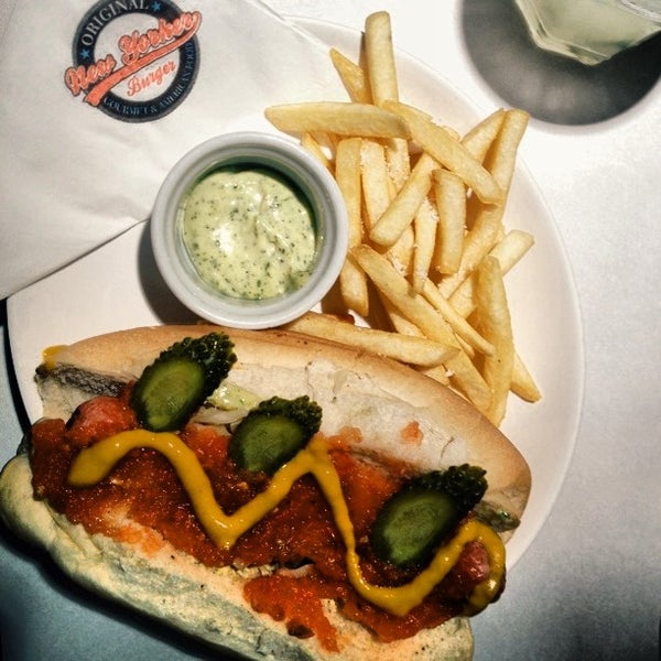 Foto tirada no(a) New Yorker Burger por Renato C. em 6/30/2013