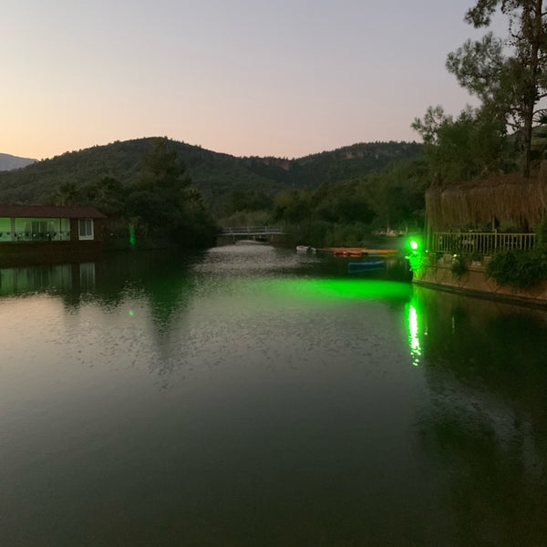 Foto diambil di Saklı Göl Restaurant &amp; Nature Club oleh Gökmen Y. pada 8/6/2019