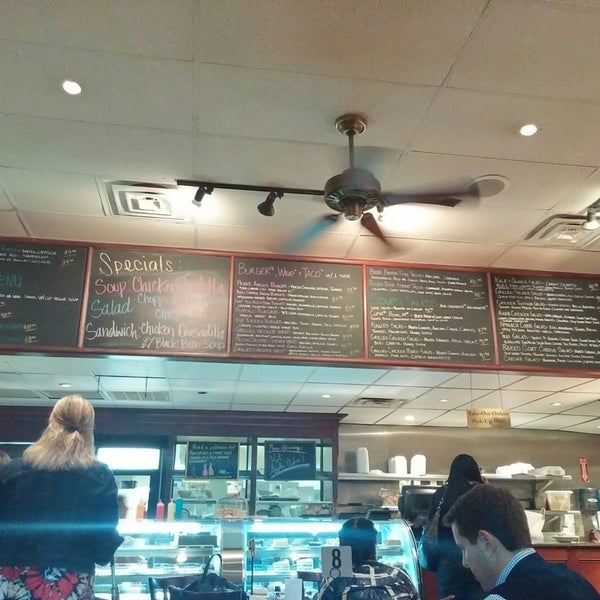 Foto scattata a Ruggles Cafe Bakery da ᴡ N. il 11/6/2014