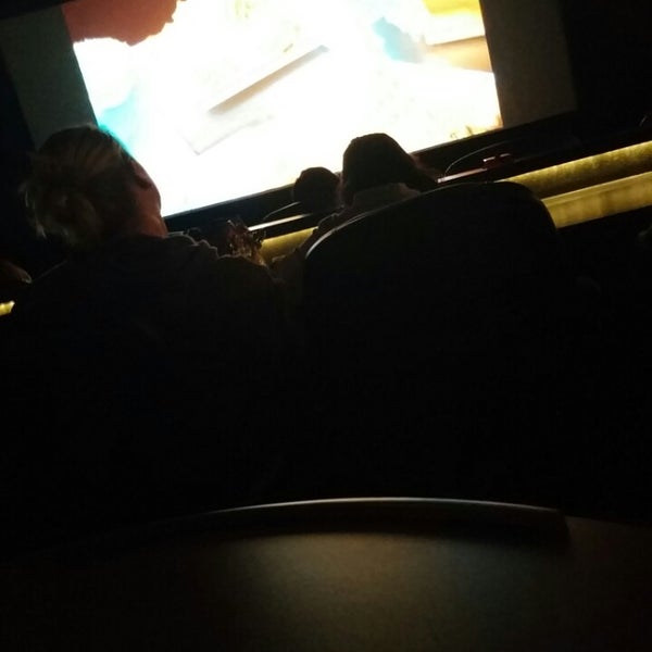 Photo taken at Studio Movie Grill Copperfield by ᴡ N. on 1/19/2015