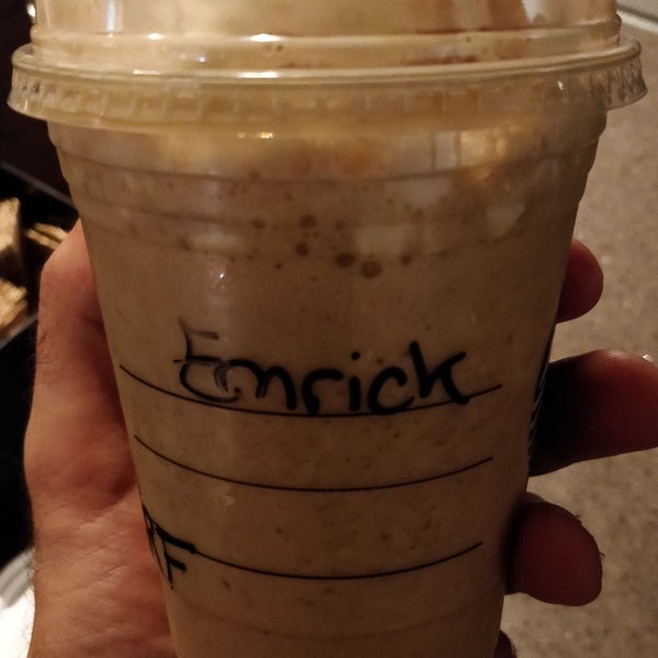 Photo prise au Starbucks par Emeric F. le6/21/2018