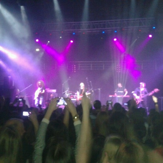 Спортивно концертный комплекс курск. Спортивно-концертный комплекс Курск руки вверх. СКК - спортивно-концертный комплекс , г. Курск, ул. Энгельса, 140б. Энгельса 140 б Курск.