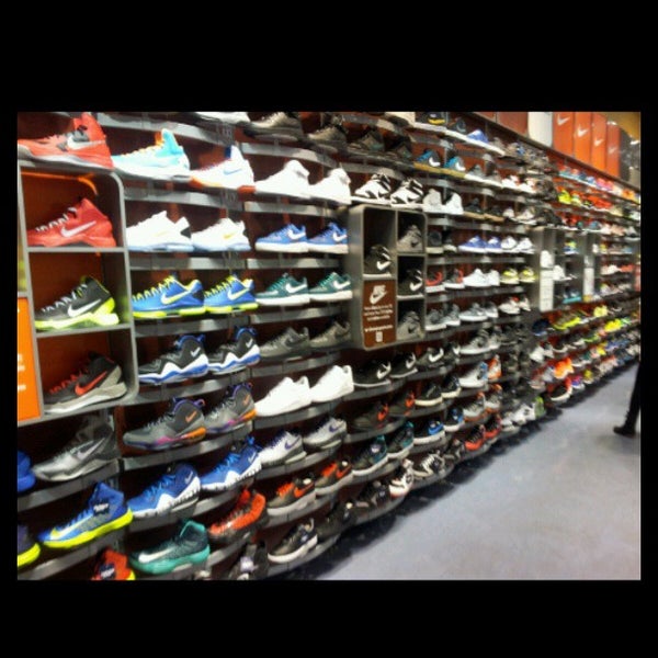 foot locker brea mall