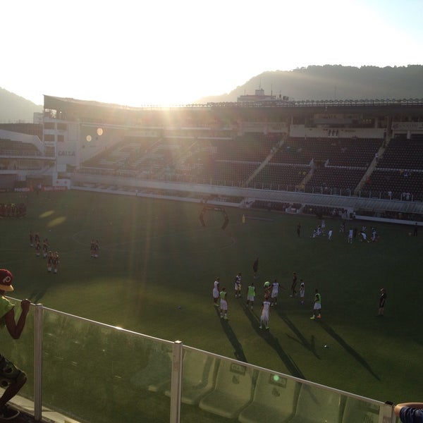 Photo taken at Estádio Urbano Caldeira (Vila Belmiro) by Jordao N. on 2/18/2017