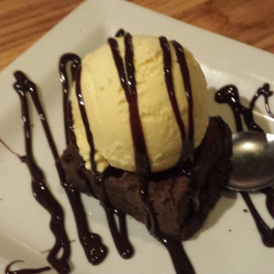 Photo taken at Chili&#39;s Grill &amp; Bar by Annie Guo V. on 5/27/2014