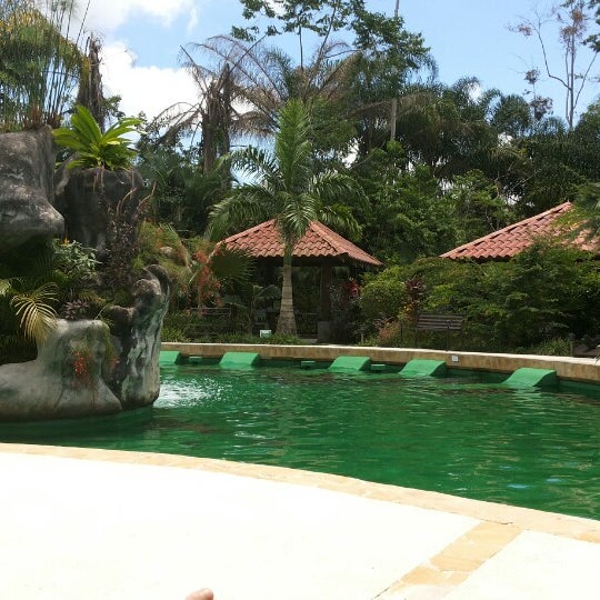 Foto tirada no(a) Paradise Hot Springs Resort por Carlos Andres O. em 9/1/2013