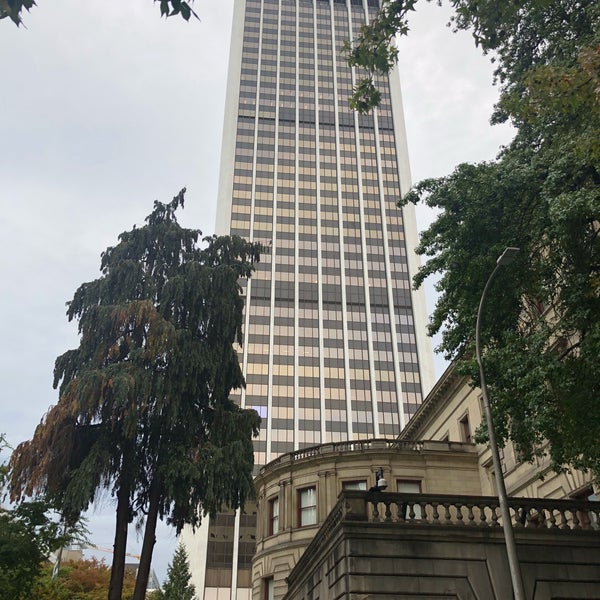 Wells Fargo Center 1300 SW 5th Ave