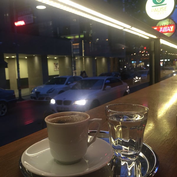 Das Foto wurde bei Double Pause Coffee von Melis am 11/16/2016 aufgenommen