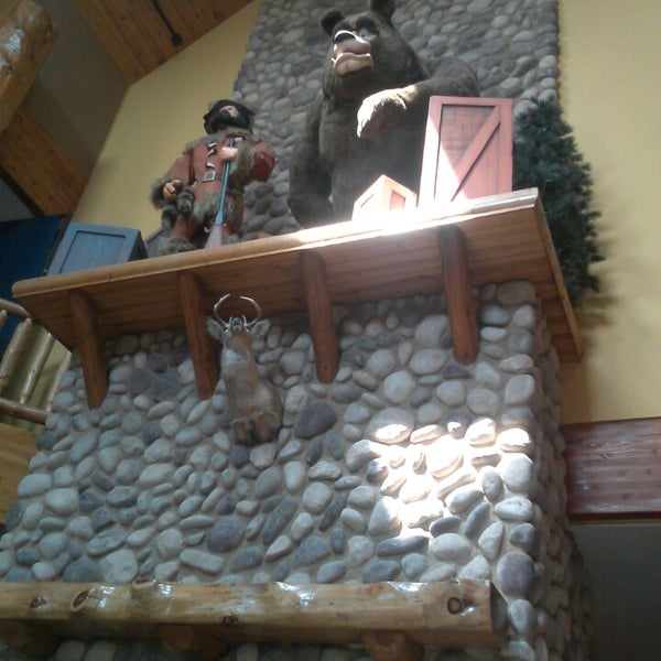 Photo taken at Grizzly Jack’s Grand Bear Resort by Darian D. on 9/1/2013