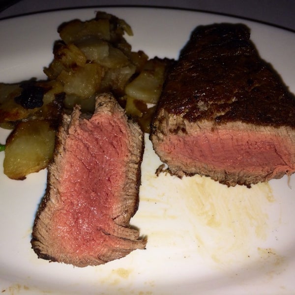 Photo taken at Empire Steak House by Oleg V. 🇷🇺 on 4/16/2014