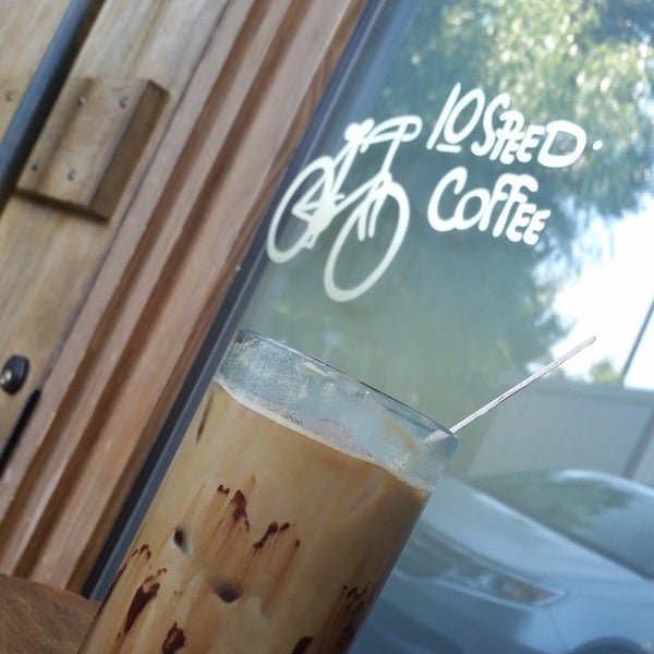 Photo taken at 10-Speed Coffee Calabasas by Clarke M. on 8/26/2014