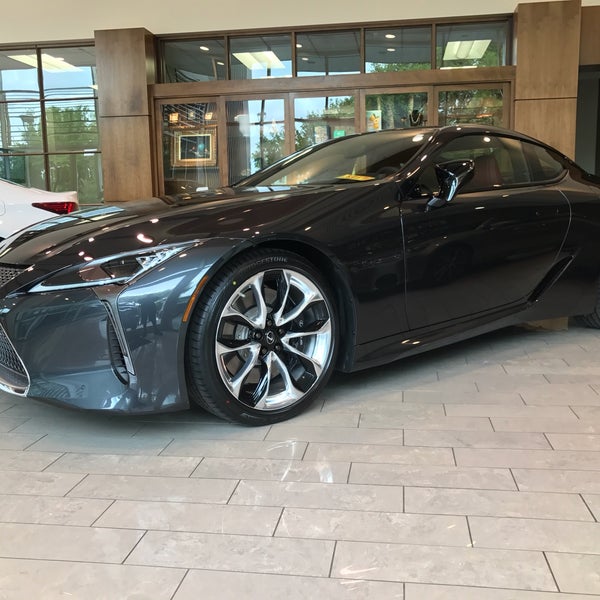 รูปภาพถ่ายที่ Lexus of Austin โดย Jonathan J. เมื่อ 5/8/2017