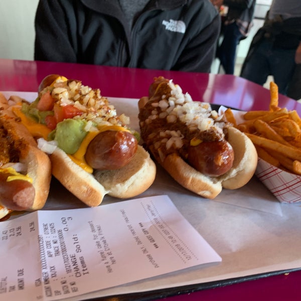 Foto tomada en Pink&#39;s Hot Dogs  por Warren L. el 12/17/2018