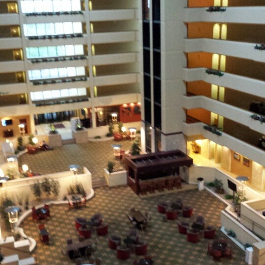 รูปภาพถ่ายที่ University Plaza Hotel And Convention Center Springfield โดย Peter M. เมื่อ 8/4/2013