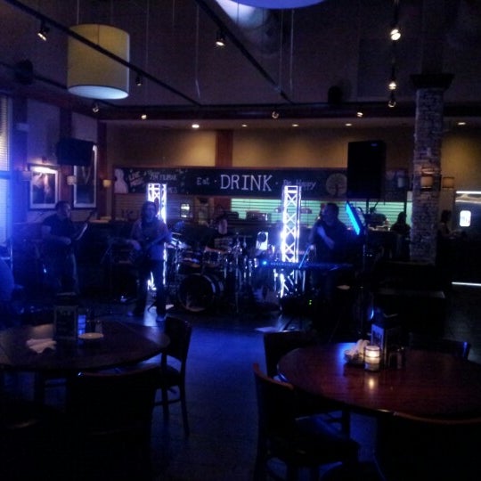 11/3/2012 tarihinde Peter M.ziyaretçi tarafından Bar Louie'de çekilen fotoğraf