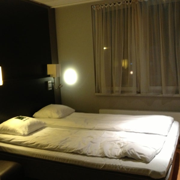 Foto scattata a Comfort Inn &amp; Suites da Irina A. il 1/1/2013