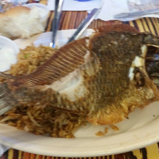 รูปภาพถ่ายที่ Mambo Seafood โดย Luis C. เมื่อ 5/4/2014