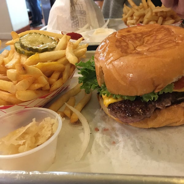 Photo taken at TrueBurger by Terry on 6/7/2019