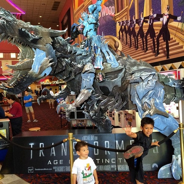 Photos at Regal Edwards Fresno 4DX & IMAX - Woodward Park - 33 tips