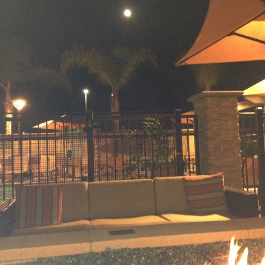 Foto tomada en Courtyard by Marriott San Diego Oceanside  por Pattie el 9/30/2012