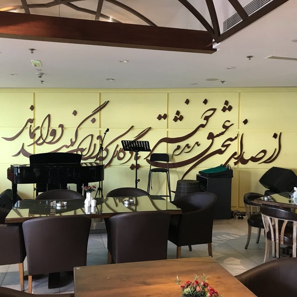 Das Foto wurde bei Iran Zamin Restaurant von Amjad F. am 1/25/2018 aufgenommen