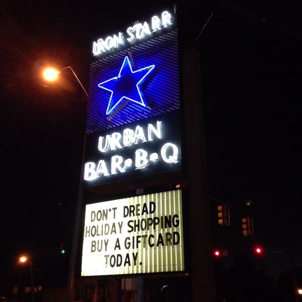 10/22/2013에 Gary H.님이 Iron Star Urban BBQ에서 찍은 사진