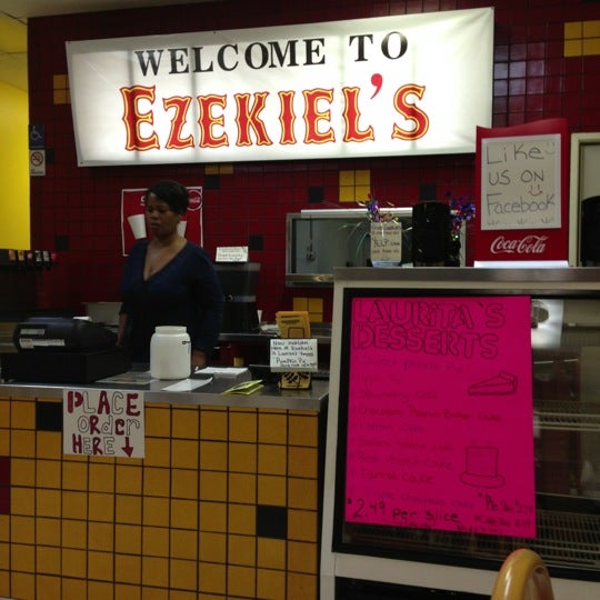 10/13/2012에 Gary H.님이 Ezekiel&#39;s Restaurant에서 찍은 사진