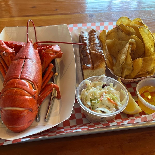 Photo taken at New England Lobster Market &amp; Eatery by Kenji H. on 1/30/2023