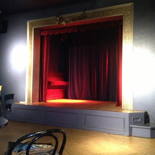 2/27/2013 tarihinde Alvisziyaretçi tarafından Hamlets, teātris - klubs'de çekilen fotoğraf