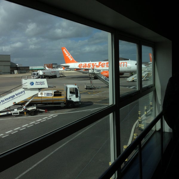 4/15/2013 tarihinde Roman S.ziyaretçi tarafından London Luton Airport (LTN)'de çekilen fotoğraf