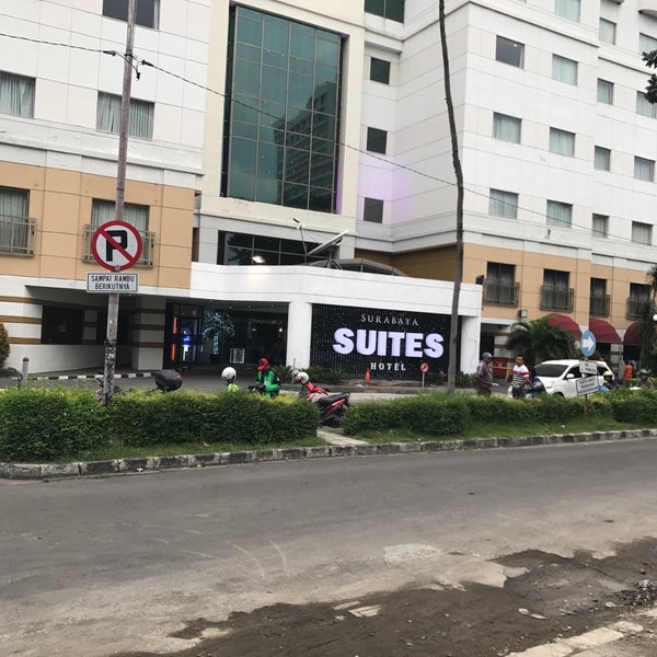 รูปภาพถ่ายที่ Surabaya Suites Hotel โดย AGUSTINUS R. เมื่อ 2/25/2017