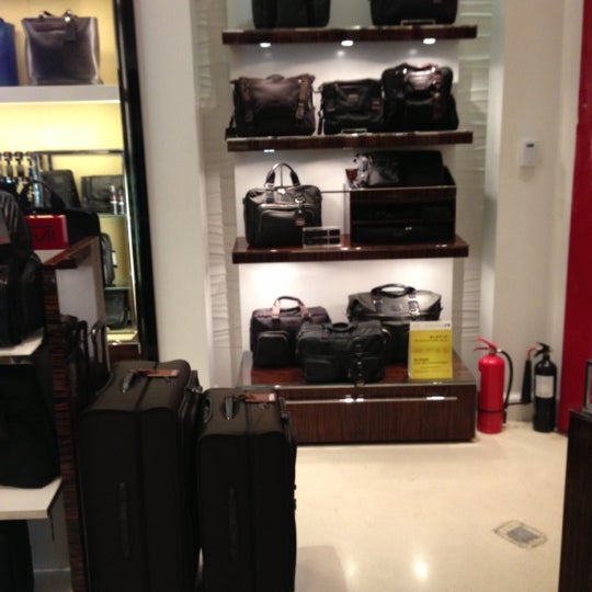 tumi emirates mall